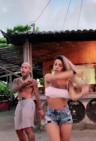 Hottest Andressita Chegou in White Crop Top while Twerking