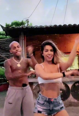 5. Hottest Andressita Chegou in White Crop Top while Twerking