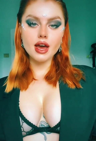 Sexy Giorgia Cavalluzzo Shows Cleavage