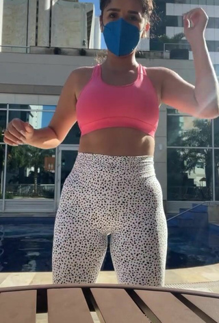 Sultry Gizelly Bicalho in Leggings at the Pool