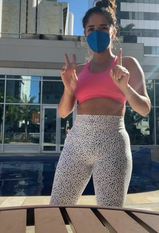 3. Sultry Gizelly Bicalho in Leggings at the Pool