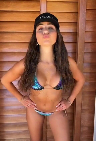 Sexy Hannah Ann Sluss Shows Cleavage in Bikini