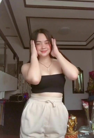 2. Seductive Delacruz Jane Pauline in Black Crop Top and Bouncing Boobs