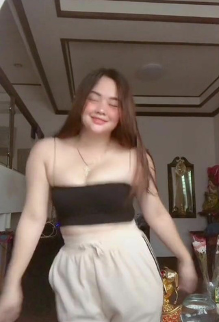 3. Seductive Delacruz Jane Pauline in Black Crop Top and Bouncing Boobs