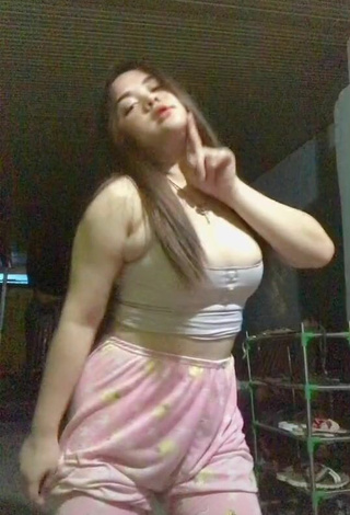 3. Wonderful Delacruz Jane Pauline Shows Cleavage in Grey Crop Top and Bouncing Boobs