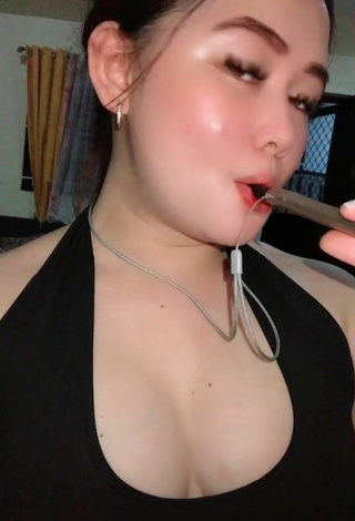 Sweet Delacruz Jane Pauline Shows Cleavage