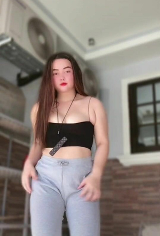 3. Sexy Delacruz Jane Pauline Shows Cleavage in Black Crop Top and Bouncing Tits