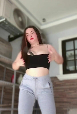 6. Sexy Delacruz Jane Pauline Shows Cleavage in Black Crop Top and Bouncing Tits