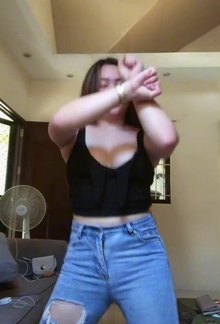 3. Hottie Delacruz Jane Pauline Shows Cleavage in Black Crop Top and Bouncing Boobs