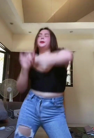 4. Hottie Delacruz Jane Pauline Shows Cleavage in Black Crop Top and Bouncing Boobs