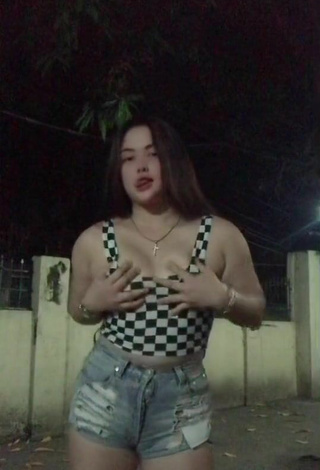 6. Fine Delacruz Jane Pauline Shows Cleavage in Sweet Checkered Crop Top