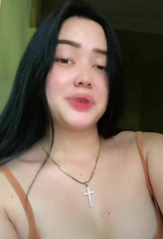 Magnificent Delacruz Jane Pauline Shows Cleavage