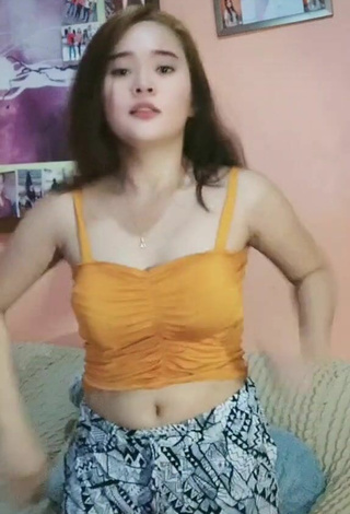 5. Sexy Trixia Panabang in Crop Top