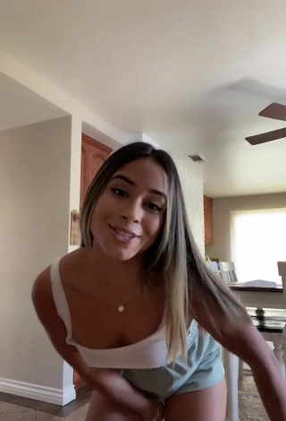 2. Sexy Jasmin Acosta Shows Cleavage in White Crop Top while Twerking