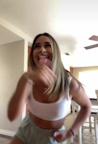 4. Sexy Jasmin Acosta Shows Cleavage in White Crop Top while Twerking