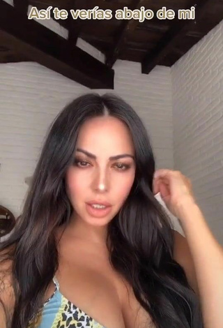 5. Sexy Jimena Sánchez Shows Cleavage in Crop Top