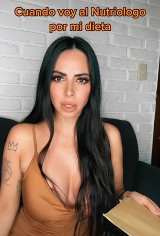 2. Hottie Jimena Sánchez Shows Cleavage