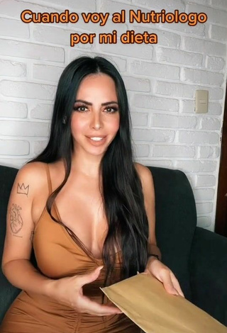 4. Hottie Jimena Sánchez Shows Cleavage