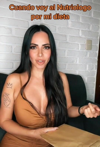 6. Hottie Jimena Sánchez Shows Cleavage