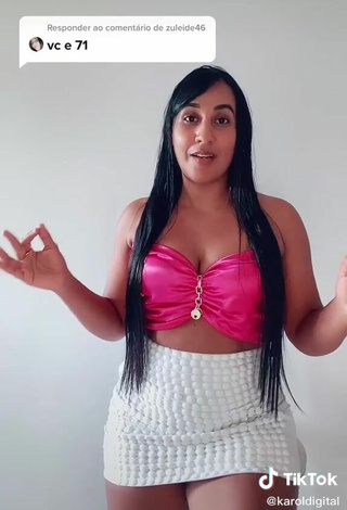 2. Sweetie Karollyny Campos Shows Cleavage in Pink Crop Top