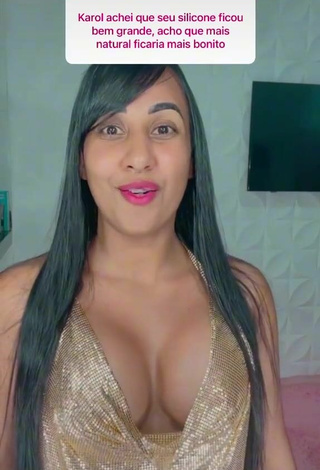 Titillating Karollyny Campos Shows Cleavage in Golden Crop Top while Twerking