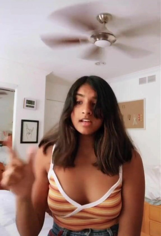 6. Sexy Kavya Borra Shows Cleavage