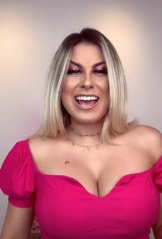 4. Titillating Laura Branquinho Shows Cleavage in Pink Crop Top