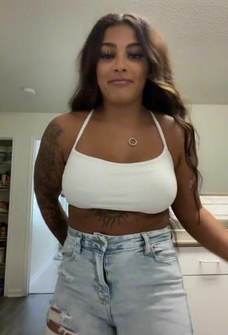 3. Sultry Liaamonae in White Crop Top and Bouncing Boobs