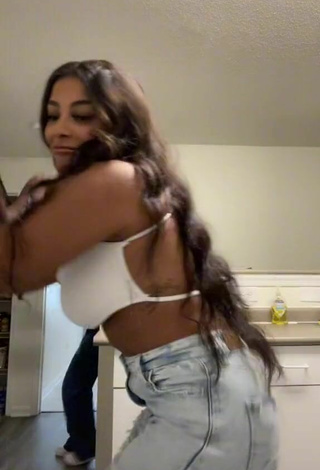 4. Sultry Liaamonae in White Crop Top and Bouncing Boobs