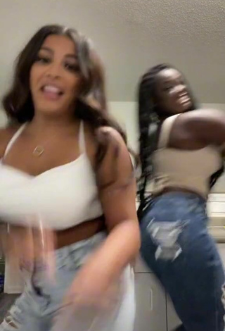 5. Sultry Liaamonae in White Crop Top and Bouncing Boobs