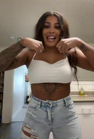 6. Sultry Liaamonae in White Crop Top and Bouncing Boobs