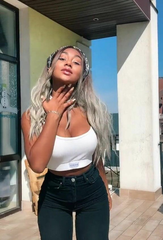 Seductive Elizabeth Anorue Shows Cleavage in White Crop Top and Bouncing Tits