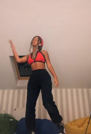 3. Sexy Elizabeth Anorue Shows Cleavage in Red Crop Top and Bouncing Boobs