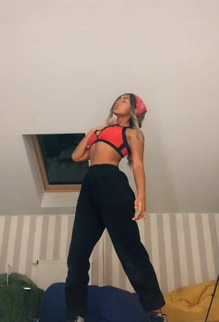 4. Sexy Elizabeth Anorue Shows Cleavage in Red Crop Top and Bouncing Boobs