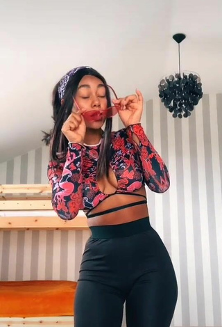 Sweet Elizabeth Anorue Shows Cleavage in Cute Crop Top