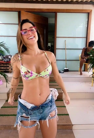 2. Beautiful Luana Targinno Shows Cleavage in Sexy Bikini Top