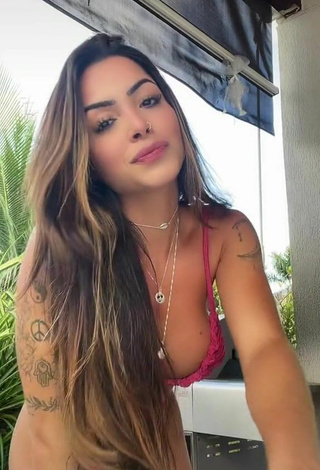 Magnetic Luana Targinno Shows Cleavage in Appealing Pink Bikini