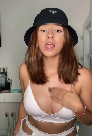 5. Sultry Lydia Rodriguez Shows Cleavage in White Crop Top