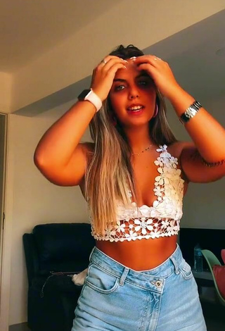 2. Sexy Maria Nunes Shows Cleavage in White Crop Top