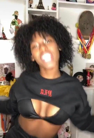 Hot MC Soffia Shows Cleavage in Black Bikini Top