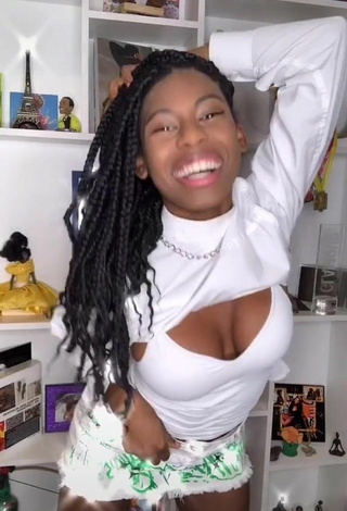 Cute MC Soffia Shows Cleavage in White Crop Top