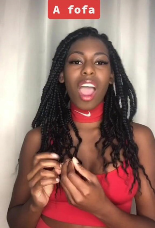 2. Titillating MC Soffia Shows Cleavage in Red Crop Top