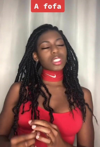 3. Titillating MC Soffia Shows Cleavage in Red Crop Top