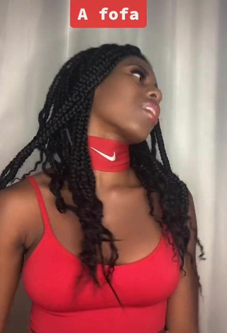 4. Titillating MC Soffia Shows Cleavage in Red Crop Top