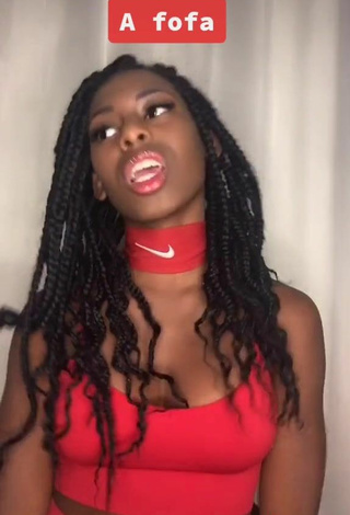 5. Titillating MC Soffia Shows Cleavage in Red Crop Top