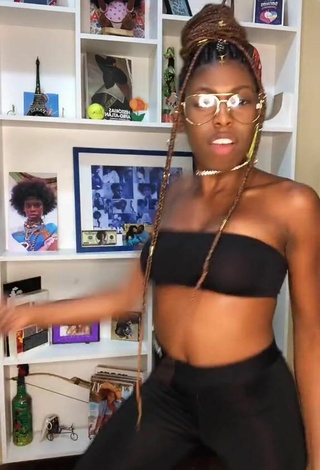 3. Luscious MC Soffia Shows Cleavage in Black Bikini Top and Bouncing Boobs