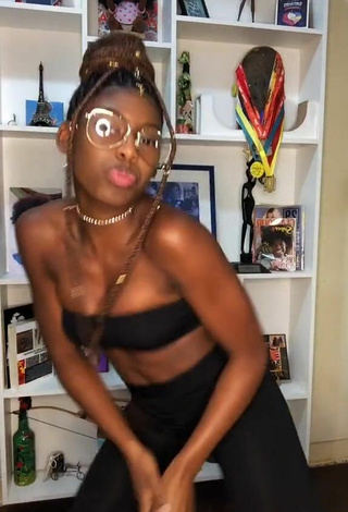 6. Luscious MC Soffia Shows Cleavage in Black Bikini Top and Bouncing Boobs