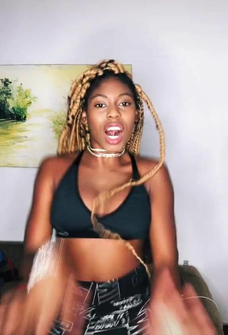 2. Sultry MC Soffia Shows Cleavage in Black Sport Bra and Bouncing Tits