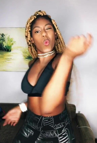 5. Sultry MC Soffia Shows Cleavage in Black Sport Bra and Bouncing Tits