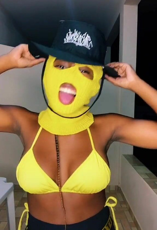 2. Sexy MC Soffia Shows Cleavage in Yellow Bikini Top and Bouncing Tits